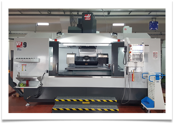 HAAS VF9/40 The Haas VF-9 vertical machining centre 5-axis 2134 x 1016 x 762 mm